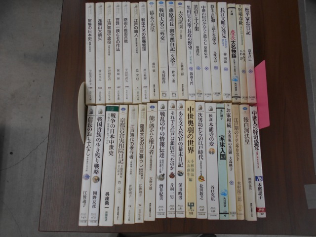 歴史関連書籍など約1000冊お譲り頂きました。