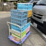 杉並区で出張買取したアダルトDVD搬出用のコンテナと台車