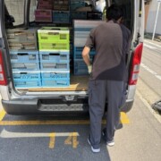 川崎市で元大学教授の蔵書を60カゴ分、ハイエースに積み込んだ古本出張買取の様子