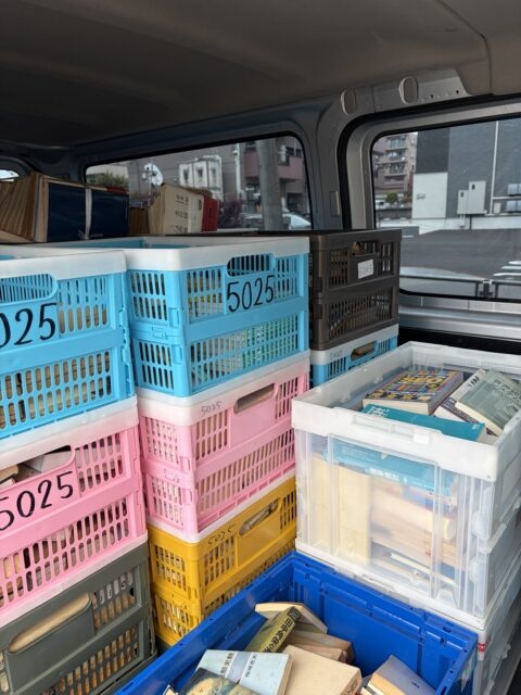 品川区で大量の本を出張買取し車へ積み込み完了