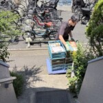 雑誌を台車に積む町田市の古本出張買取