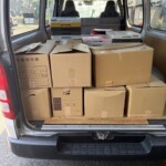 料理本が入った段ボール約15箱を出張買取用の車に積み込んだ様子