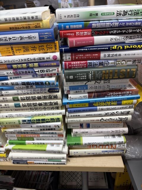 法律事務所の移転で買取した会社法や行政法などの法律実務書