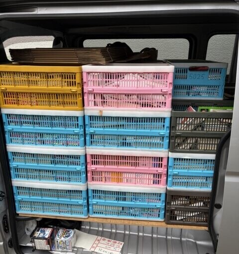 港区のオフィスビル15階でビジネス書と専門書を古本出張買取している様子