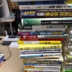 労働法や刑事法など分野別に積まれた法律事務所の専門書
