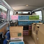 昭島市で本棚3棹分の本を車内へ積み込み