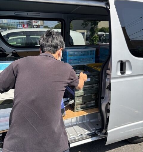 退去日が近い遺品整理にも対応。スタッフ2名でマンション7階から大量の蔵書を搬出し、迅速に積み込みを完了しました。