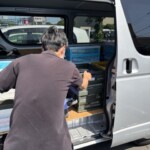 退去日が近い遺品整理にも対応。スタッフ2名でマンション7階から大量の蔵書を搬出し、迅速に積み込みを完了しました。