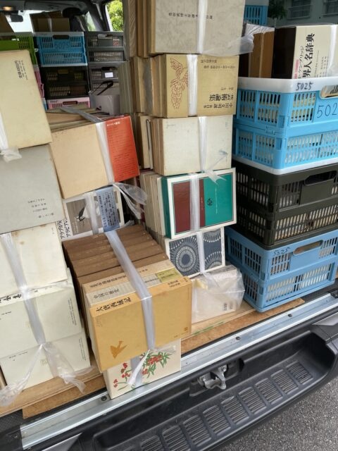 日本文学の専門書や全集を中心に、お客様のご希望どおり全てお引き取りしました。