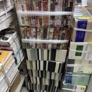 中野区で出張買取した大量のCDとDVDのまとまり
