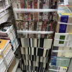 中野区で出張買取した大量のCDとDVDのまとまり