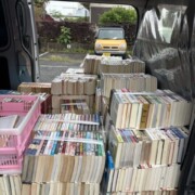 所沢市で出張買取した本約800冊とCD・DVD約200点を車に積み込んだ様子