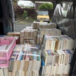 所沢市で出張買取した本約800冊とCD・DVD約200点を車に積み込んだ様子